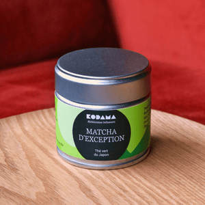 Matcha Bio d'exception – Matcha – Poudre de thé vert japonais – Kodama Paris - Matcha sur table